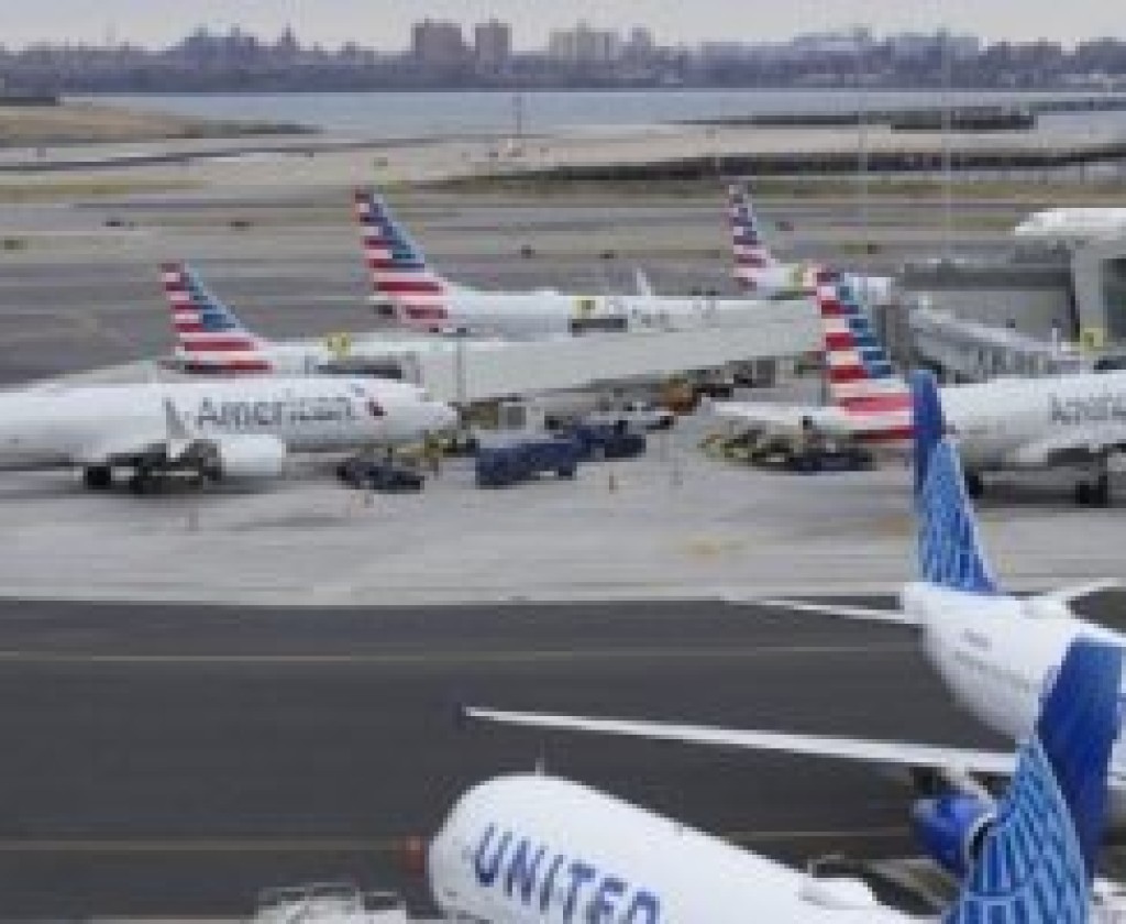 كاليفورنيا: إلغاء 400 رحلة جوية وتأخير أكثر من 2500 ألف رحلة بسبب العواصف