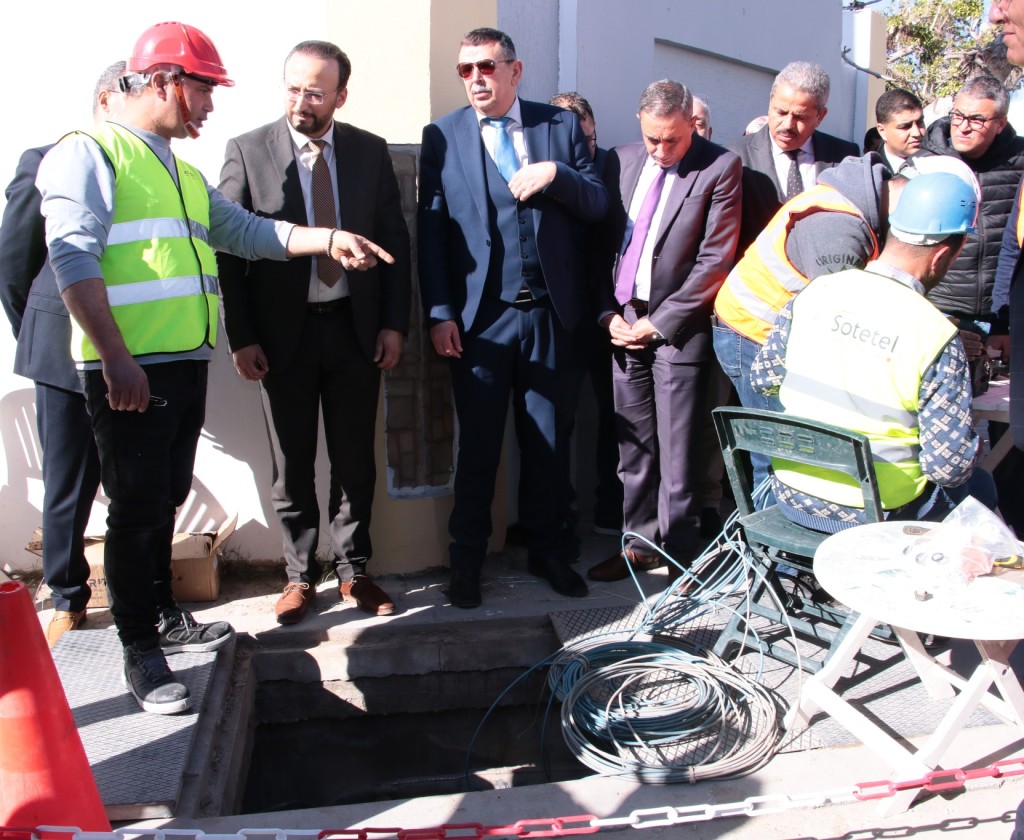 وزير تكنولوجيات الاتصال يعاين تقدم أشغال مشروع "إيدينات" 10 بمعتمدية البقالطة من ولاية المنستير