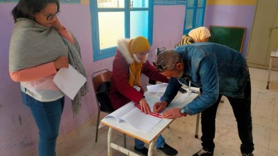 مدنين.. إنطلاق عملية الاقتراع في ظروف عادية و48 مترشحا في السباق الإنتخابي