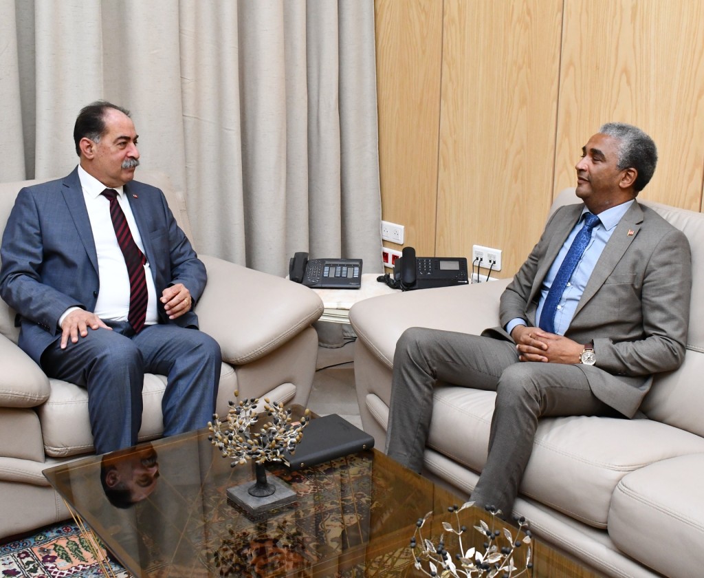 الحد من العنف في الملاعب محور لقاء بين وزيري الداخلية والرياضة