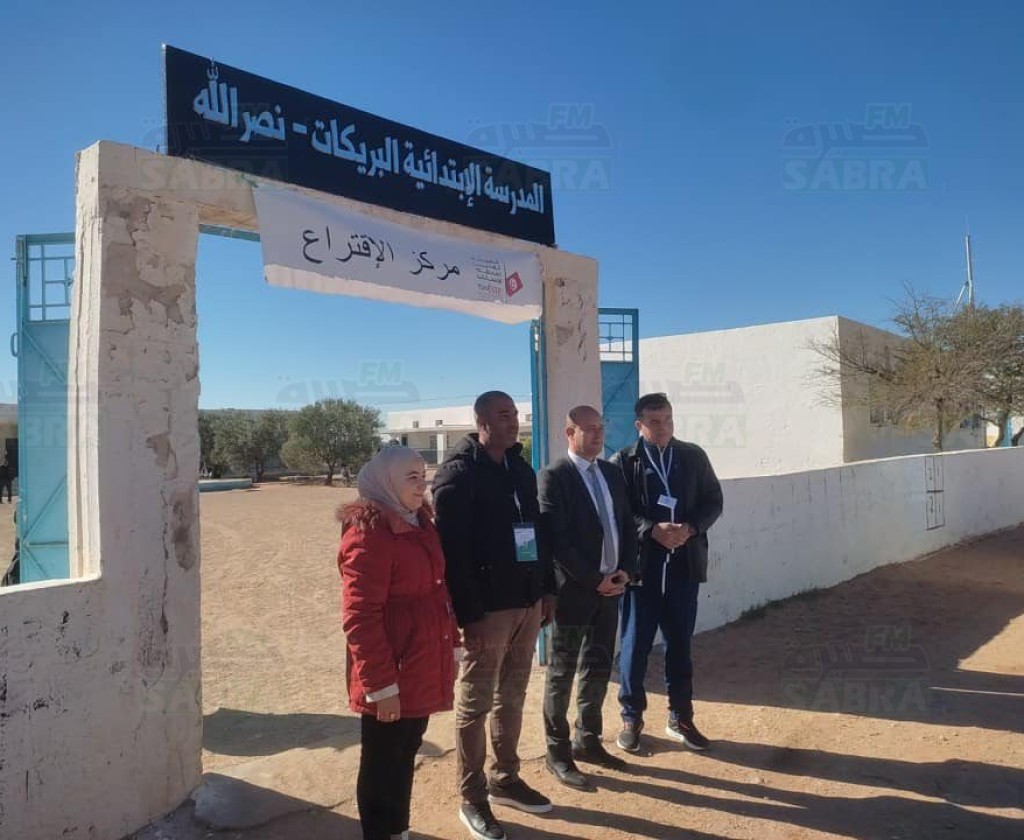 صور : متابعة سير عملية الاقتراع في عدة مراكز من معتمديتي نصر الله و منزل المهيري