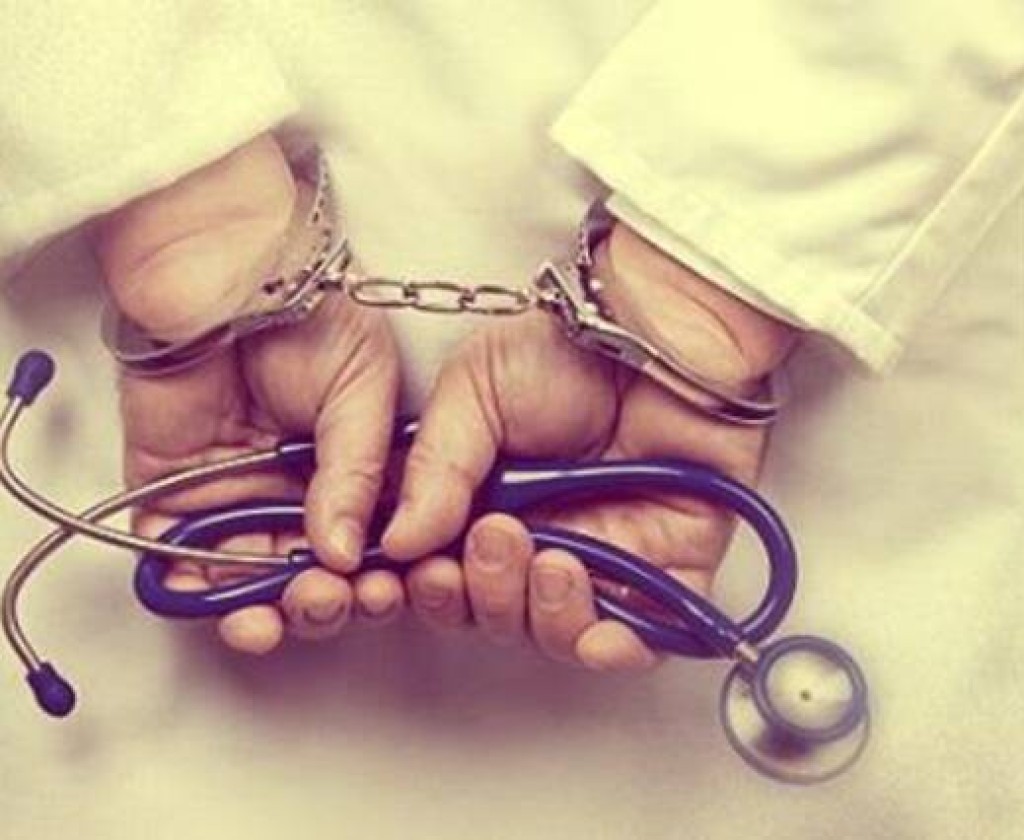 بين العاصمة ومنوبة وجندوبة: الاحتفاظ بـ3 أطباء وصاحب صيدليّة إثر إيقاف 3 أشخاص بحوزتهم 993 قرصا مخدرا مسلّمة بوصفات طبية