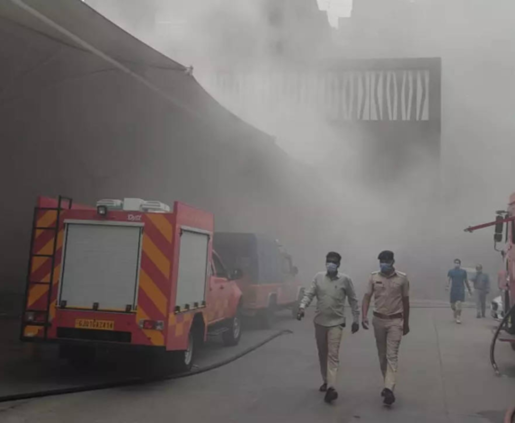 حريق ضخم يعطل حركة القطارات في طوكيو