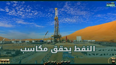 النفط يحقق مكاسب للأسبوع الثاني بعد جلسة دراماتيكية