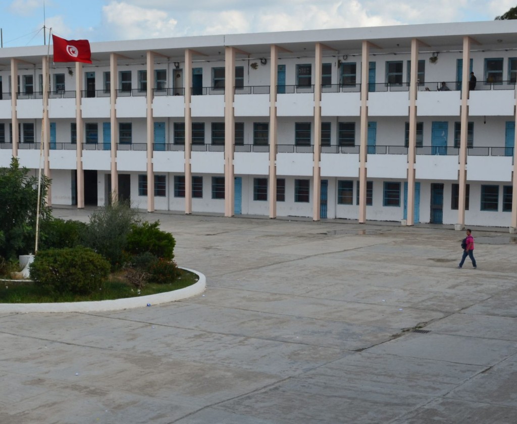 القيمون والقيمون العامون بكافة المؤسسات التربوية في إضراب يوم 15 فيفري