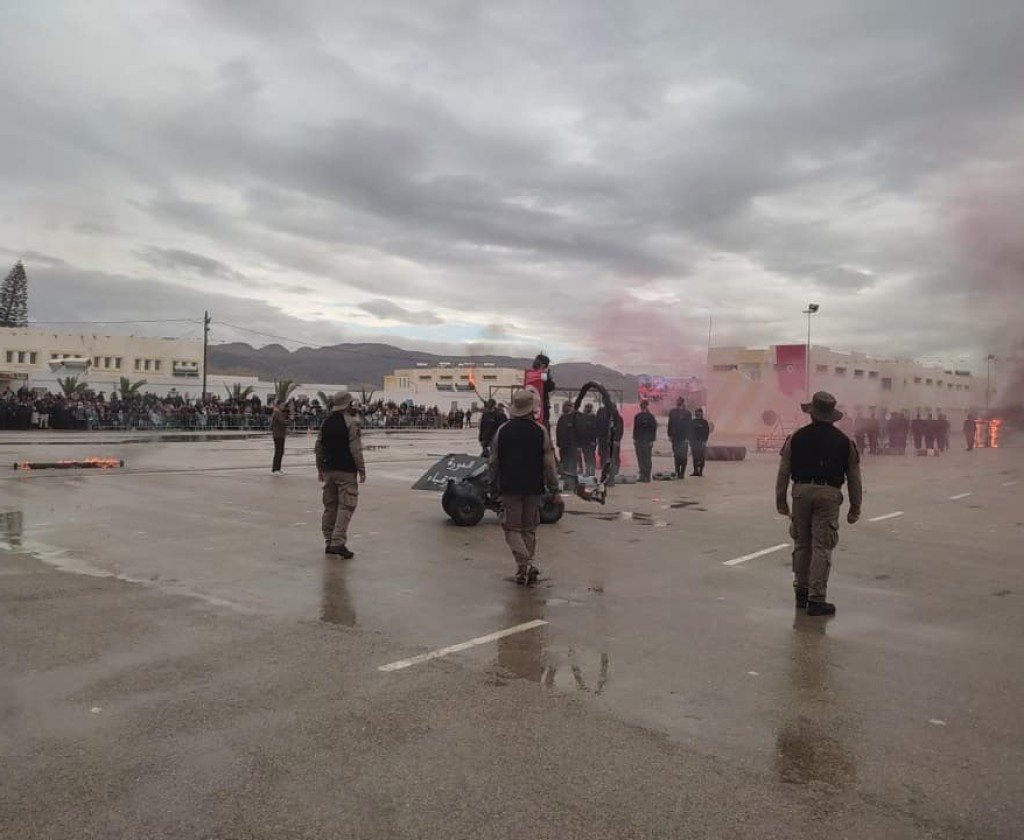 فيديو : " #استعراض امني في اطار حفل تخرج #دورة17 لرقباء مدرسة الشرطة سيدي سعد بالقيروان دورة الشهيدين ماهر العربي و محمد عتيق في احداث الغريبة 2023 "