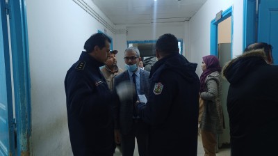 والي سيدي بوزيد يزور المصابين في انقلاب شاحنة معدة لنقل العاملات في القطاع الفلاحي صباح اليوم