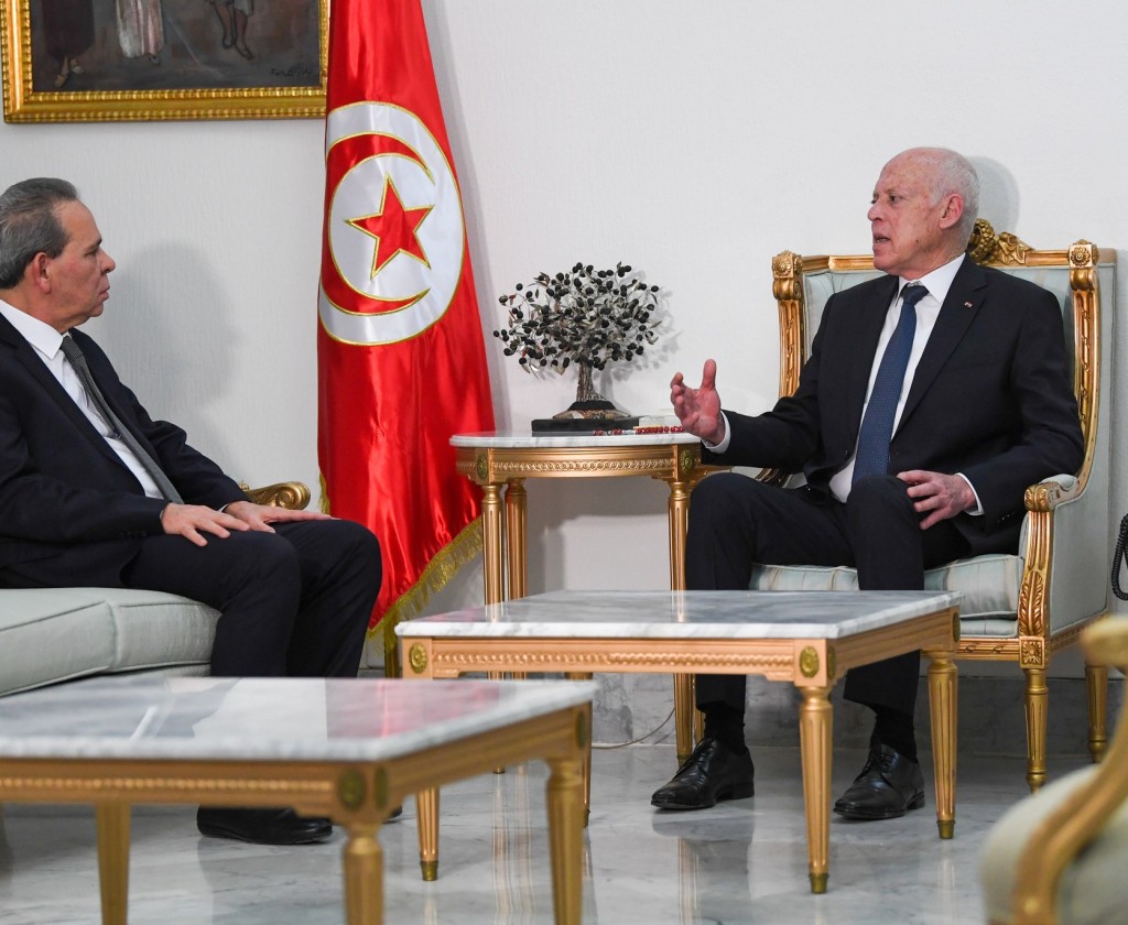 رئيس الجمهورية يلتقي رئيس الحكومة بالقصبة