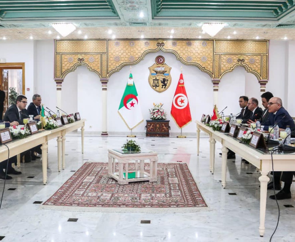 جلسة عمل تونسية جزائرية لبحث مجالات التعاون والتحديات بالمنطقة