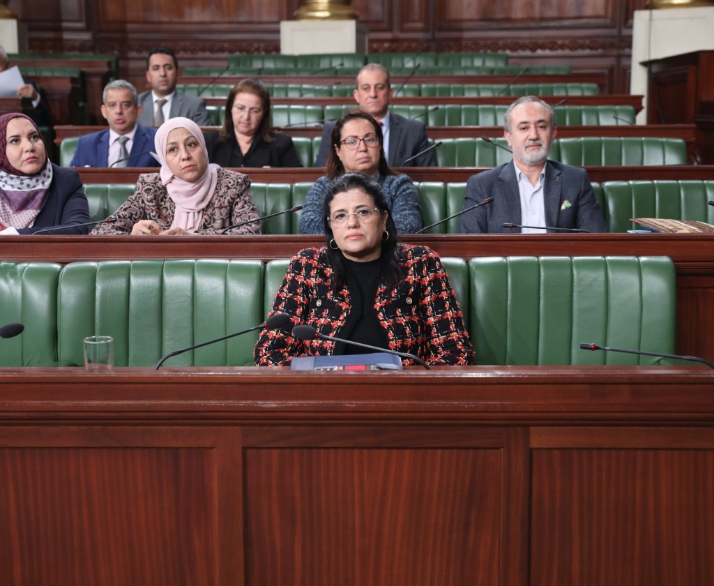 عدد من نواب الشعب يعتبرون الترخيص للبنك المركزي في منح تسهيلات لفائدة خزينة الدولة يُعد حلا جزئيا وليس جذريا