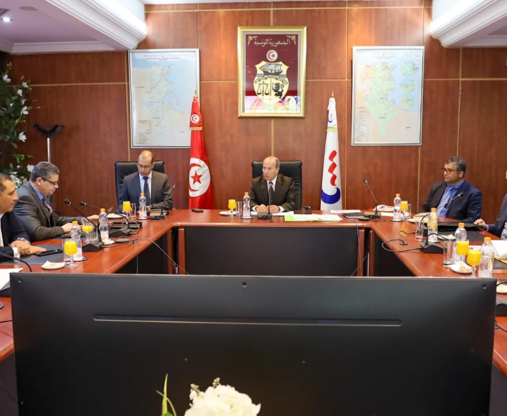 كاتب الدولة للانتقال الطاقي يؤدي زيارة عمل إلى مقر الشركة التونسية للكهرباء والغاز