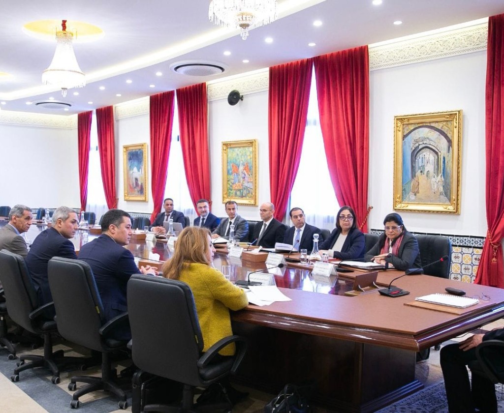 رئيس الحكومة يشرف على مجلس وزاري مضيق لاستعادة نسق السوق السياحية الروسية