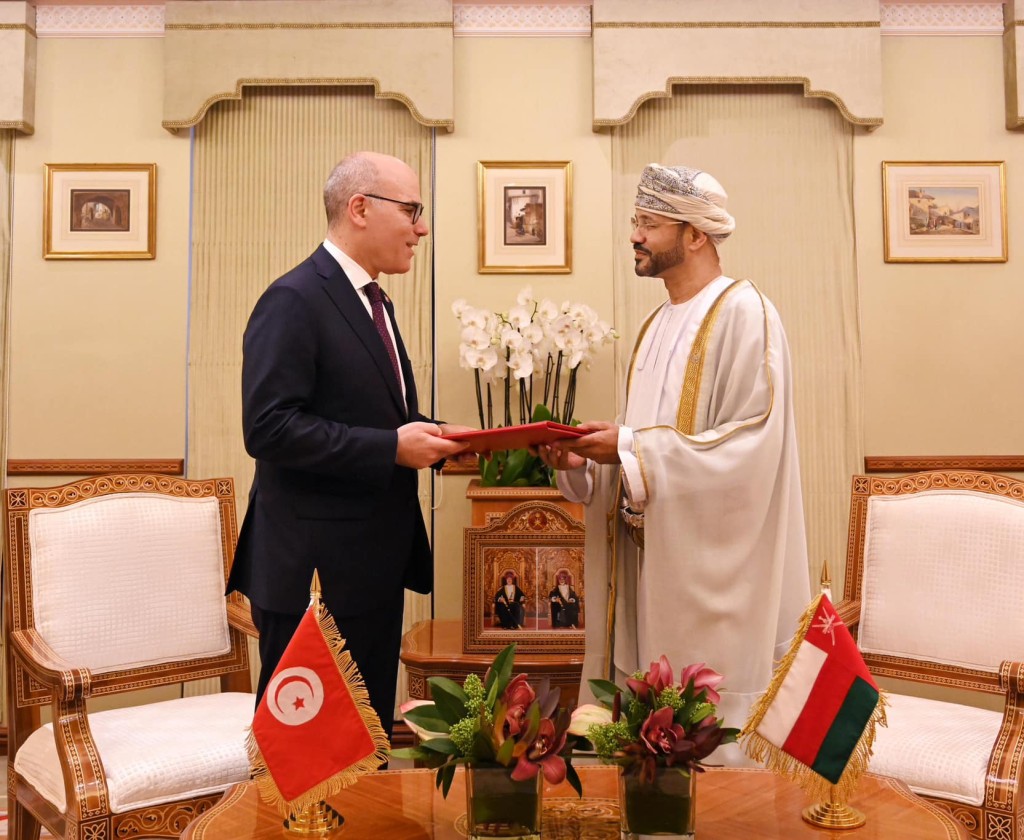 وزير الخارجيّة يسلّم نظيره العماني في مسقط رسالة خطيّة وجّهها رئيس الجمهورية إلى سلطان عمان