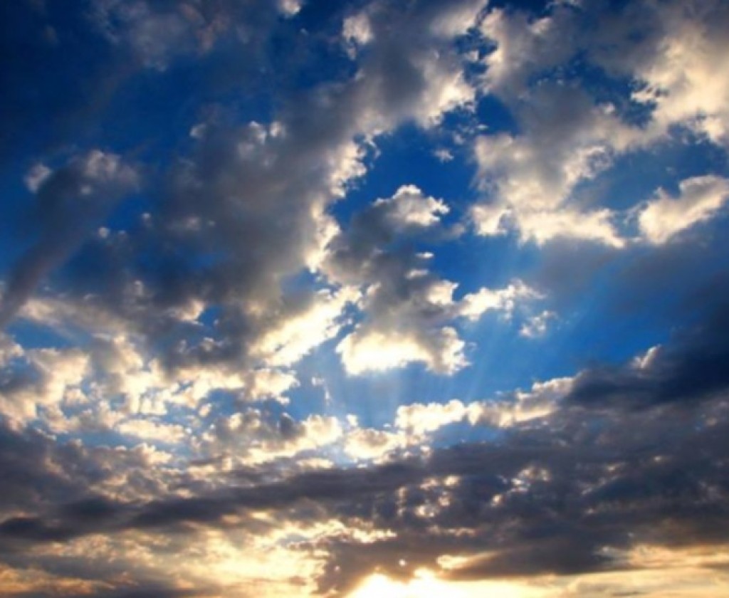 سحب عابرة بأغلب المناطق