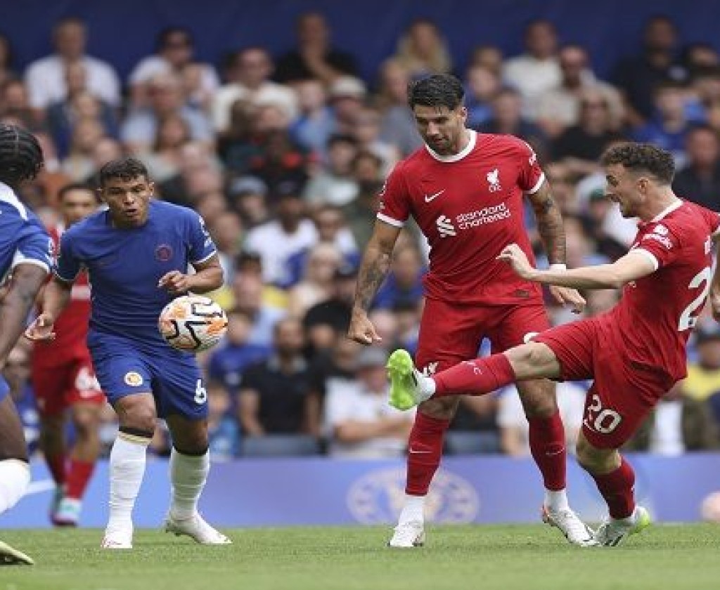 الدوري الإنقليزي: قمة مثيرة بين ليفربول و تشلسي
