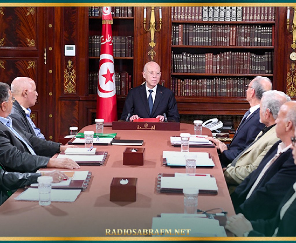 رئيس الجمهورية يدعو للإسراع بوضع تقرير نهائي يتضمن حلولا عاجلة للوضع البيئي بمدينة قابس