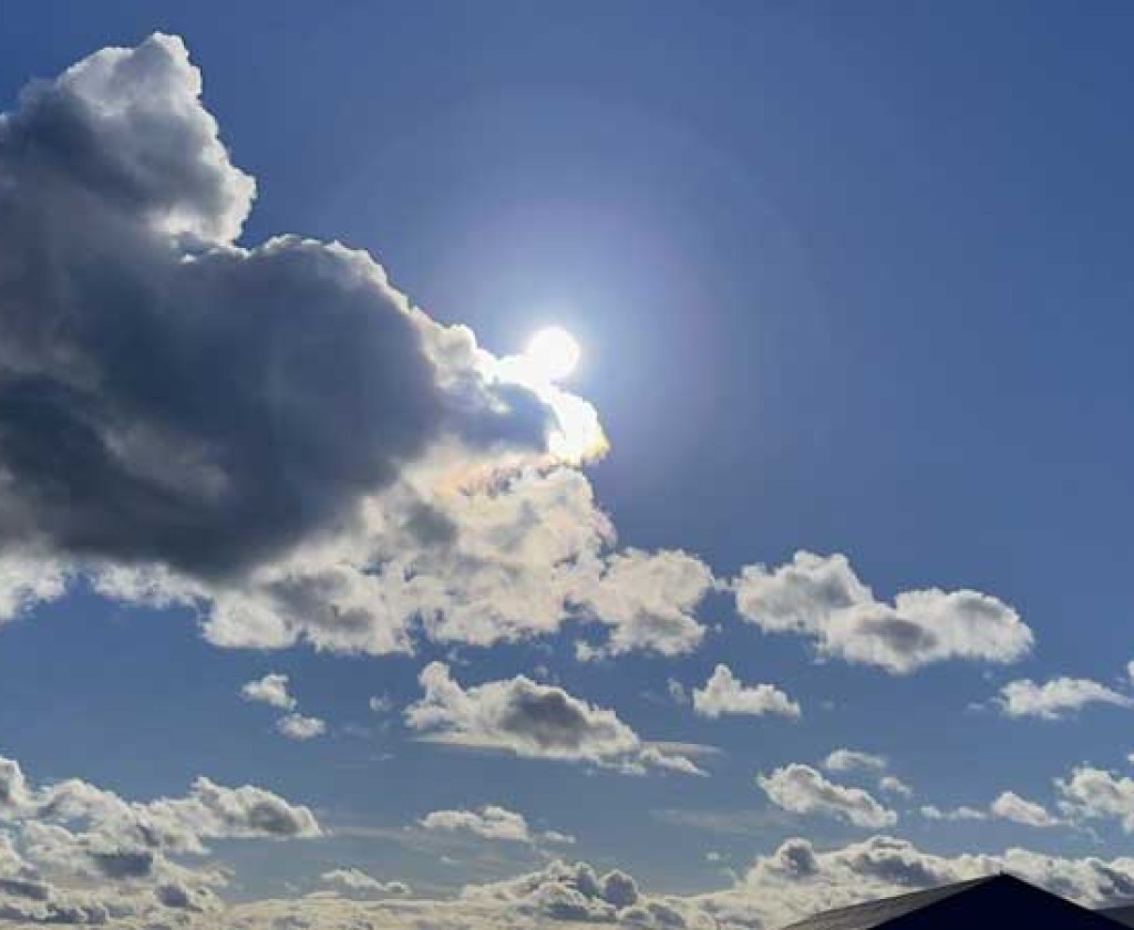 طقس مغيم جزئيا بأغلب المناطق والحرارة في ارتفاع طفيف تتراوح بين 19 و 26 درجة