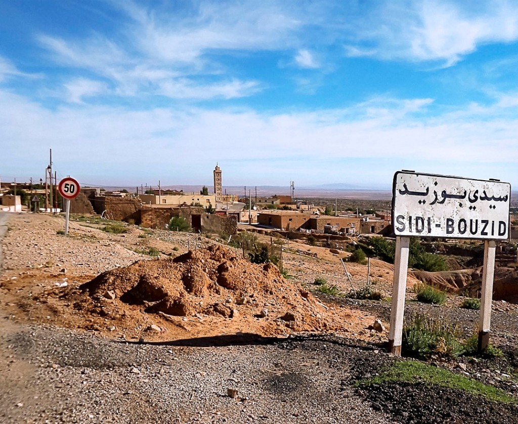 سيدي بوزيد.. ايقاف شابين و فتاتين بصدد تعاطي المخدرات و الكحول داخل منزل.