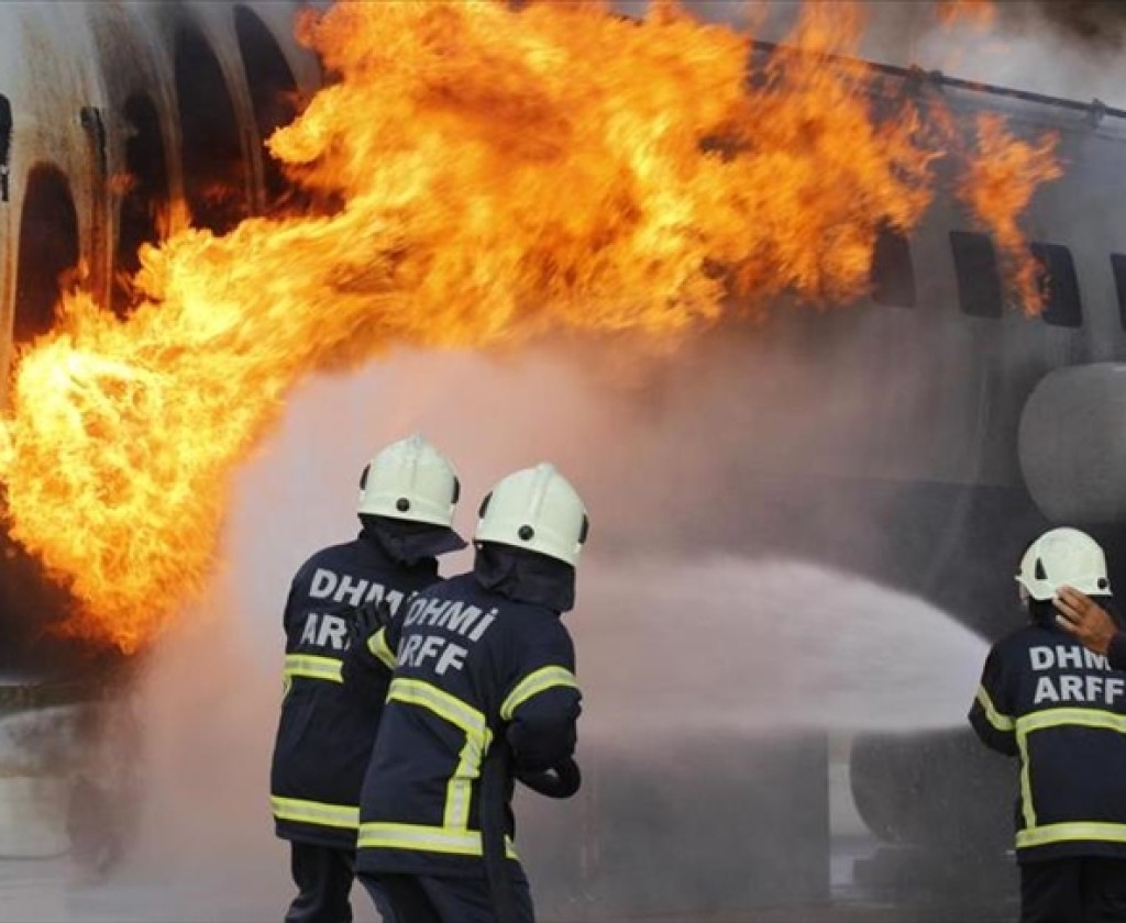 تصادم طائرتي ركاب في مطار أوساكا الياباني